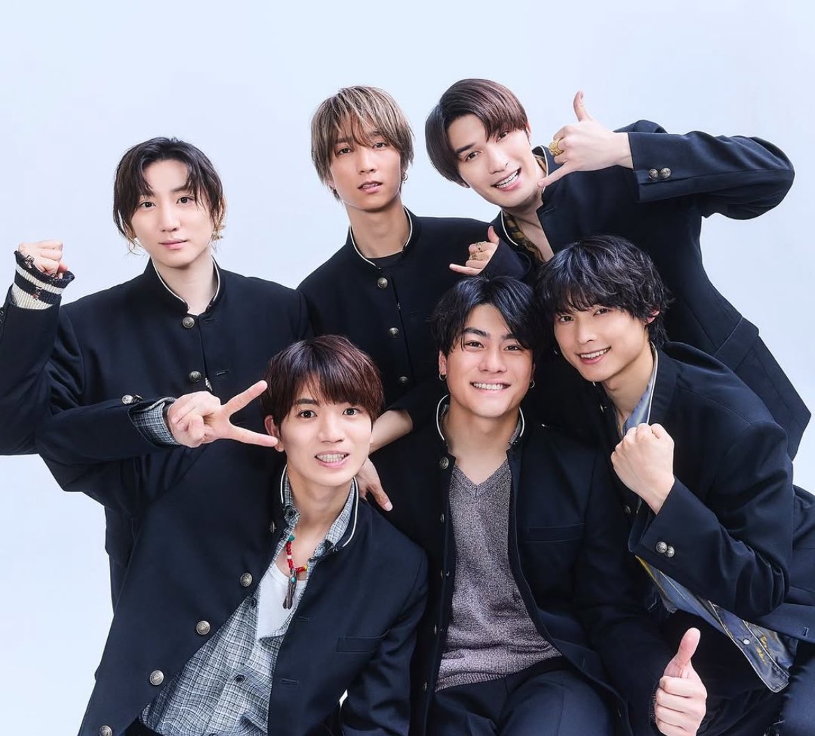 arakbdate's tweet photo. あの頃、右も左もわからず
わちゃわちゃしていたヤンチャなにいちゃんたちは
10年経って、ここまで立派になったって考えると
感慨が深過ぎてもうそれだけで涙止まらん…😭

#SixTONES結成10周年 https://t.co/BAnOqRdr8M