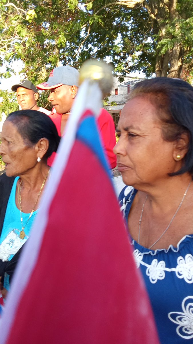 Nada ni nadie nos detuvo,multitudinaria participación de los trabajadores y el pueblo en el desfile por el primero de mayo, por Cuba , juntos creamos.
