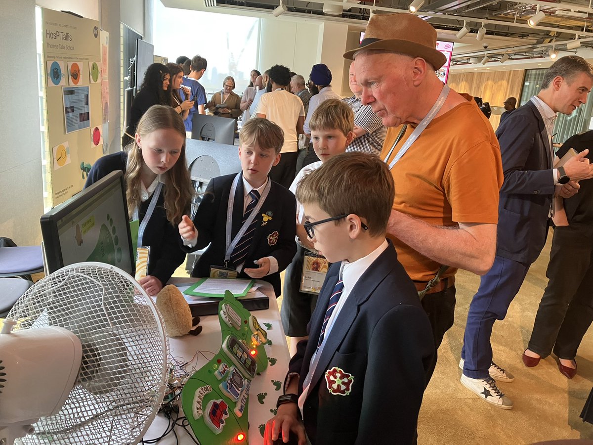 KESBathJunior's tweet image. 6 students. 1 mission: tackle climate change with code. Their Raspberry Pi-powered app gives tailored feedback to help users cut carbon emissions. They’re just 9-11 years old! #ComputingWithPurpose
@Google @googlecloud @PA_Consulting
#PAPiAwards25