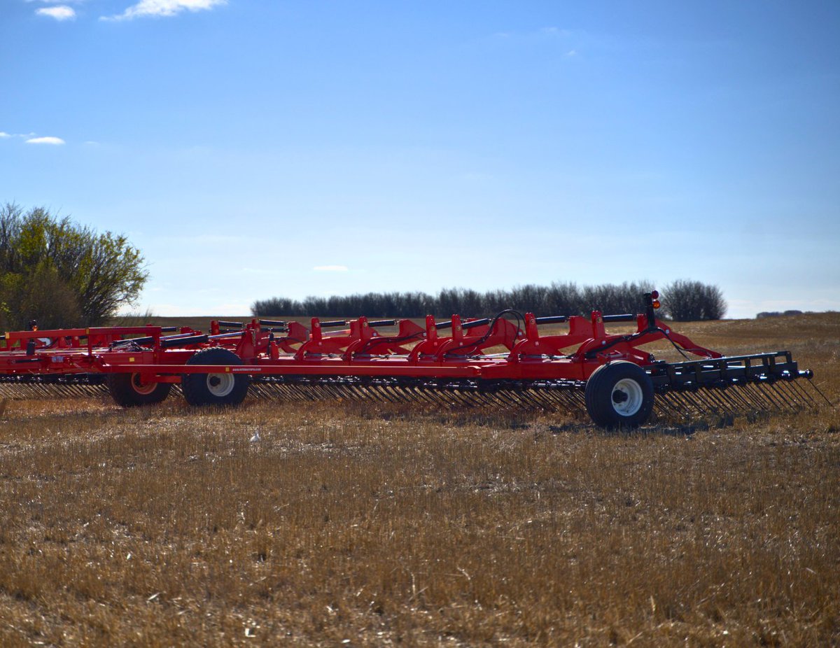 The secret to effective residue management before seeding? You’re looking at it. 😏 

#7BarHarrow #RiteWayHarrow #AgPhotos #FarmEquipment