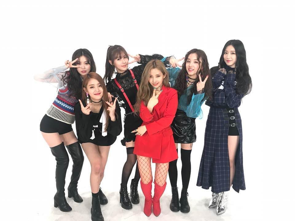 💜미연아 민니야 소연아 우기야 슈화야💜

2018년, 너희가 나타난 이후
내 삶이 거짓말처럼 밝아졌어.
아이들의 음악 덕분에 행복했고,
아이들 덕분에 나답게 살아갈 힘을 얻었어.
아이들답고 너희들다운 매순간이 고마워.

우리 어려운 시간도 분명 있었지만
그 시간들마저 함께였기에 소중해.
힘든