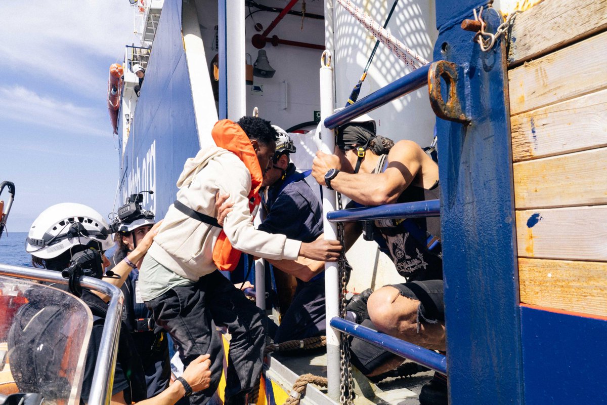 Our Sea-Watch 5 crew rescued 109 people in distress.
First, we rescued 104 people from a wooden boat, including 41 minors.
After, we were alerted to another case.