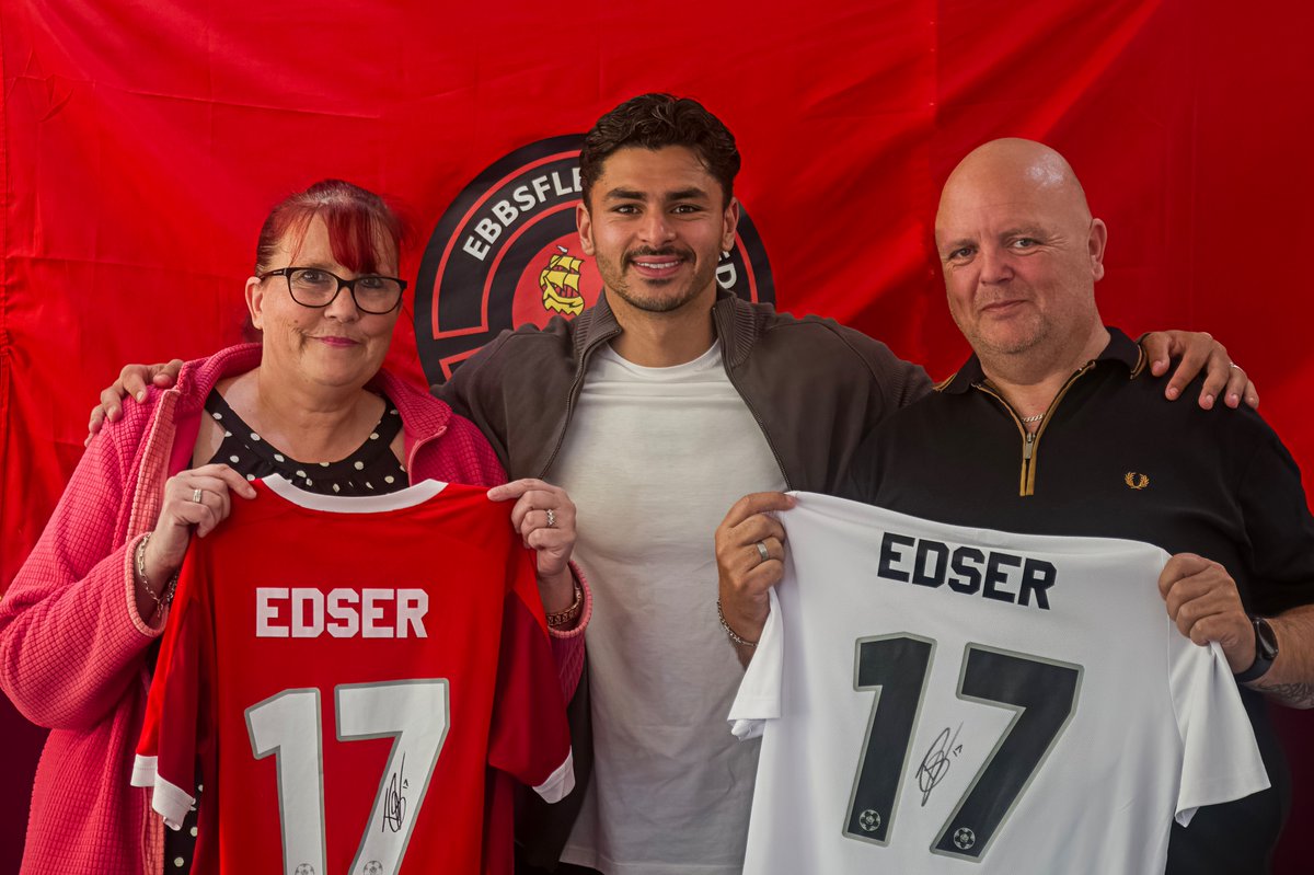 EUFCofficial's tweet image. Last night was our annual player sponsors' presentation at the Kuflink Stadium where our Fleet men and women’s squads handed over their signed shirts to the companies and individuals who have backed them through the campaign. 

Also during the evening, the annual awards were made…