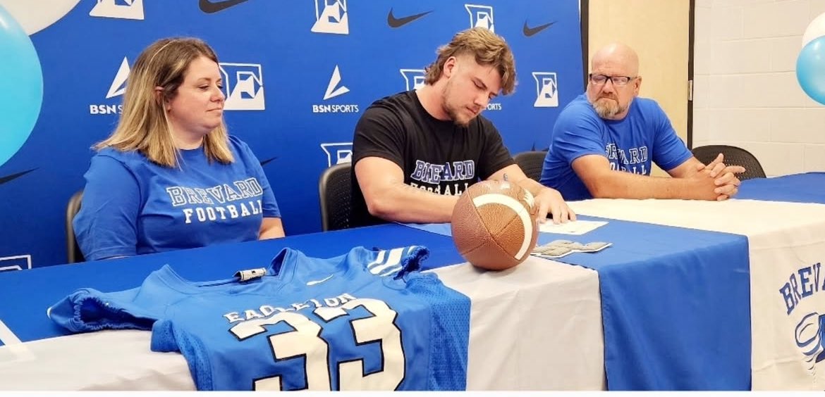 @bransonv_33 (@bransonvineyard) on Twitter photo It’s official go tornadoes 🌪️💙Thank you to everyone who came out to support <a href="/eccafb/">ECCA Football</a> <a href="/SESIAthletics/">Samuel Everett School of Innovation Athletics</a> <a href="/ThebigU/">Brandon Unangst</a> <a href="/BrevardF5/">BC Football 🌪</a> <a href="/BCTornados/">Brevard College Athletics</a> It’s official go tornadoes 🌪️💙Thank you to everyone who came out to support <a href="/eccafb/">ECCA Football</a> <a href="/SESIAthletics/">Samuel Everett School of Innovation Athletics</a> <a href="/ThebigU/">Brandon Unangst</a> <a href="/BrevardF5/">BC Football 🌪</a> <a href="/BCTornados/">Brevard College Athletics</a>