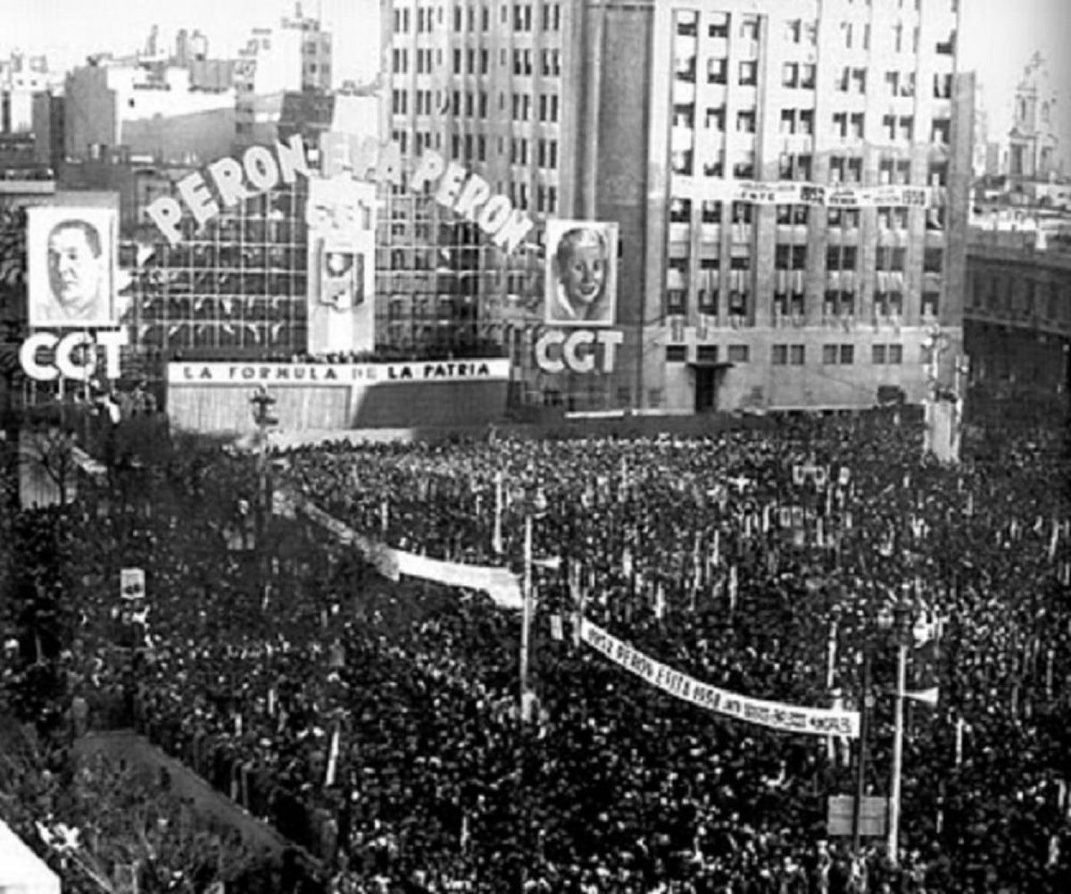 lasimonbolivar's tweet photo. No conocen al pueblo argentino; La lección que este maravilloso pueblo de la patria ha de darles a propios y extraños, ha de perdurar en la memoria de los pueblos que se sientan dignos. Cuando un pueblo esta dispuesto a morir por su dignidad, es un pueblo invencible. https://t.co/njZg6Pl4t3