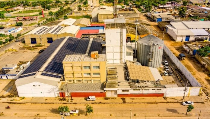 ReporteYa's tweet photo. #1May #EmpresasPolar 
Empresas Polar adquirió dos plantas en Barranquilla para producir pasta y harina de maíz, como parte de su expansión en Colombia. Lorenzo Mendoza afirmó que es un orgullo consolidar operaciones con sello venezolano que cruce fronteras. - @ElPitazoTV https://t.co/R73F6rjiNv