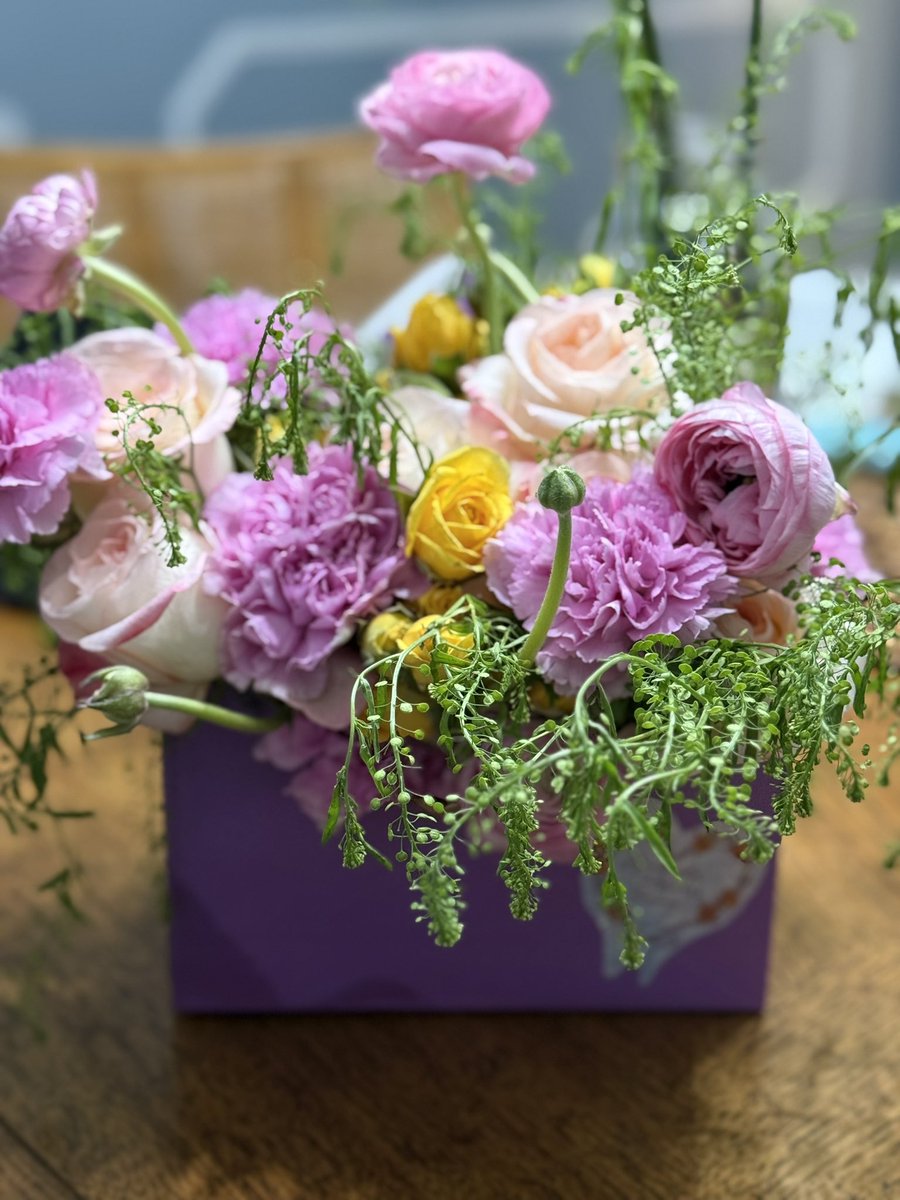 sendafriendlas1's tweet photo. Hey Indy, Mother’s Day is right around the corner! We have the perfect gift to make Mom’s day. 
A Fresh Lasagna and a beautiful bouquet by Amanda Belcher. 

Order now through May 7th! https://t.co/dKt9tqkhGg https://t.co/14961592Bq