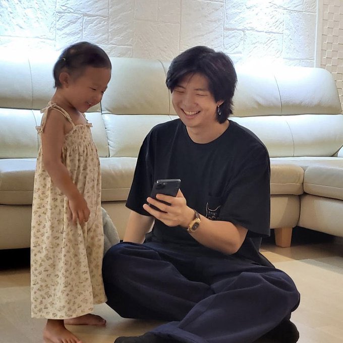 jooniefighting's tweet image. 2023๋
์ ์ฌ๋ฆฌ์ ๊ฑธ๋ก ํ์ธ
#์คํฑ๋๋ ์ธ_์์ ์ฃผ์๋ณด
๋ฌธ์ ์ ๋จ์ ์ด๊ทผ์ฐฌ PD ๋ถ์ธ๋ถ ๊ธ์ด๋ผ๋ค์ค
#ํ๋ธ๋กX์์ _StopTheRain๋ฐ๋งค
์ค์ด์๊ฒํ๋ฝ๋งก๊ณ ์ฌ๋ฆฌ์
จ๋ค๊ณ !
#ํ๋ธ๋ก์์ _๋น์์ผ๊ธฐ
์ฌ์ง ์งฑ์ด๋ป
#TABLOXRM #StopTheRain #STR #RM
