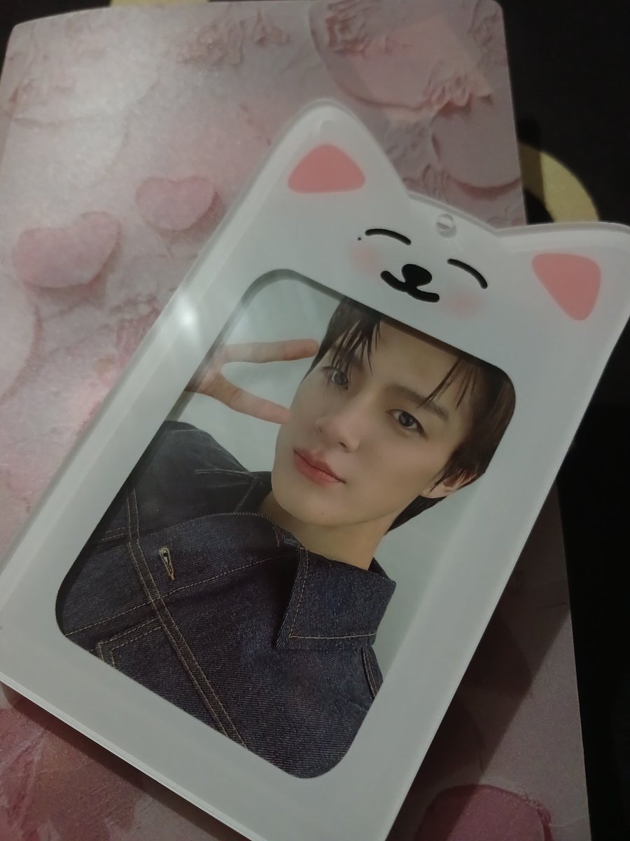 jnofluffy's tweet photo. cahol from @bluetifulsmile 
lucu banget, simple tapi bikin jeno nya makin ganteng. thank you kakk, barangnya sudah sampai dengan selamat🥰🥰🩵 https://t.co/UHm0WaeH2l