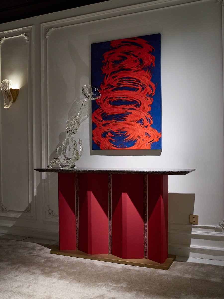 tdcasa_studio's tweet image. 🔥Red Statement Piece | Artistic Fusion in Your Foyer

 When modern sculpture meets bold red cabinet — elevate your entryway with gallery-like drama.
 This is not just storage, it’s a conversation starter.
 #InteriorInspo #LuxuryFurniture #StatementDesign #ritong #amonic