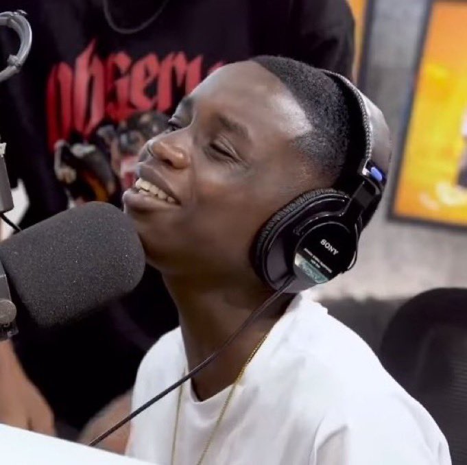 ..

“Ninznznznzzndhhfds……………ningefanya nini”🔥🎶

Au ni mimi tuu ndio sisikii dogo anaimba nini apo mwanzoni