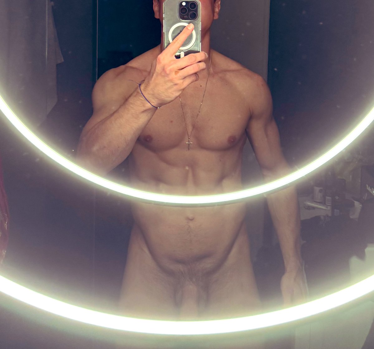 Hung_ski London 😈Love buzzing tweet media