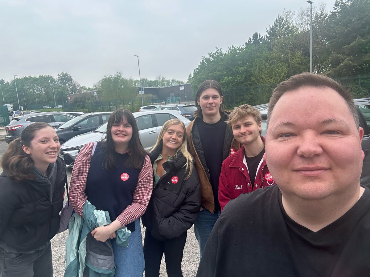 TraffordYL's tweet image. We have been campaigning in Runcorn recently and on election day to help keep the dangerous Reform out. There is still time to get out there and vote for change today! 🌹 #labourdoorstep #labour #Labourpartyuk #Younglabour