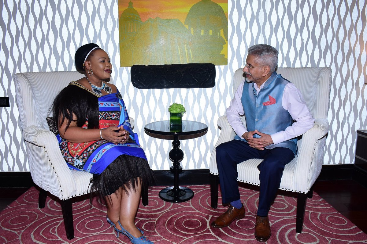 All India Radio News (@airnewsalerts) on Twitter photo External Affairs Minister <a href="/DrSJaishankar/">Dr. S. Jaishankar</a> met FM <a href="/PholileShakantu/">Pholile Dlamini Shakantu</a> of Eswatini in Mumbai on the sidelines of #WAVES2025.
They discussed cooperation in the creative industry, as well as greater exchanges, capacity building, and development projects.
#CreateInIndiaChallenge External Affairs Minister <a href="/DrSJaishankar/">Dr. S. Jaishankar</a> met FM <a href="/PholileShakantu/">Pholile Dlamini Shakantu</a> of Eswatini in Mumbai on the sidelines of #WAVES2025.
They discussed cooperation in the creative industry, as well as greater exchanges, capacity building, and development projects.
#CreateInIndiaChallenge