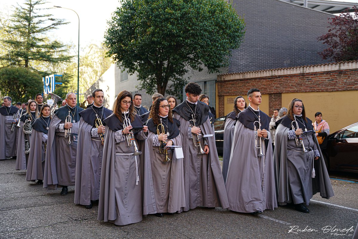 Este año en la Procesion del 13 de mayo tendremos el acompañamiento musical de la Agrupación Musical Stmo Cristo del Perdón de la Cofradía de la <a href="/sagradapasion/">Cofradía Pasión</a> y la Banda de la <a href="/IPM_EMMVA/">EMMVA: Escuela Municipal de Música de Valladolid</a> a los cuales les damos las gracias por aceptar nuestra invitación.