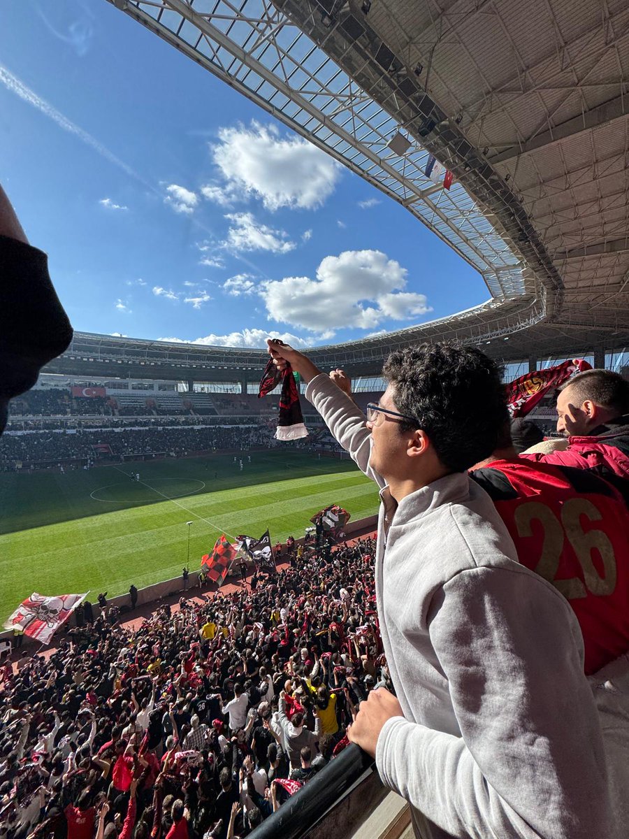 Seninle doğmuşum. Dünyaları verseler yine vazgeçmem. Pazar günü göçüyoruz... #eskisehirspor #MezitliMacıKonyaya