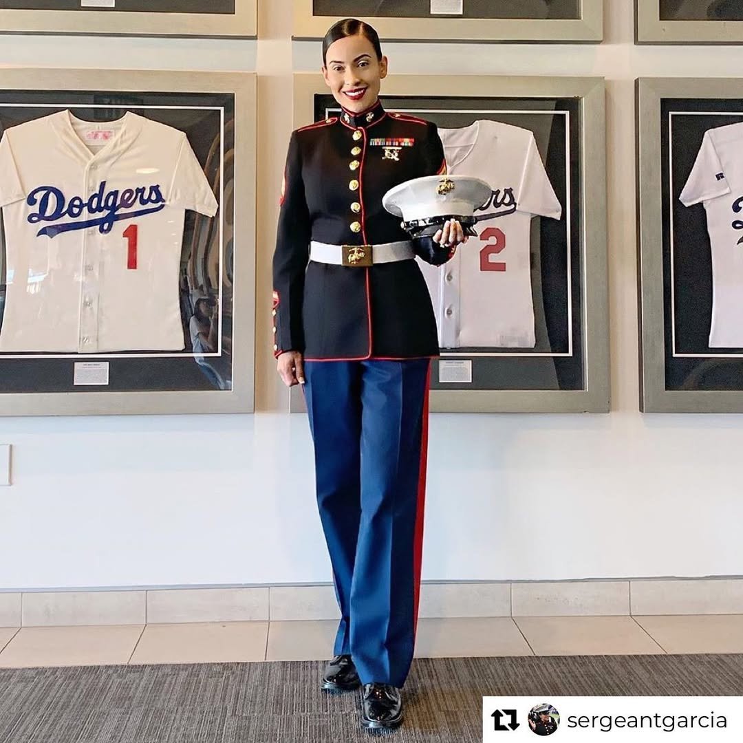 How cool is  this?? A beautiful marine Sgt.😍