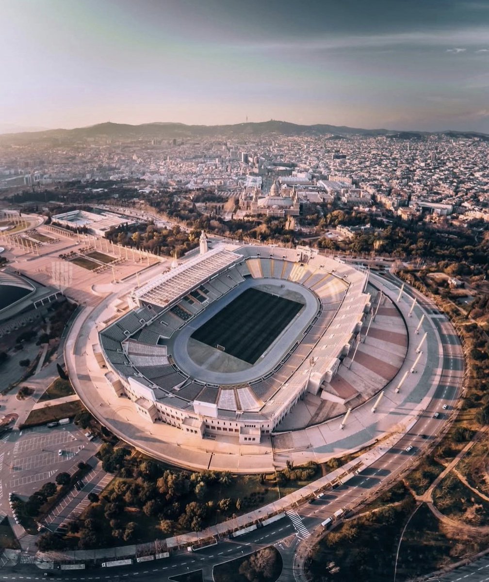 Estadi Olympic Lluis Companys.
Barcelona.
Sede de los Juegos Olímpicos del 92.
Ha albergado provisionalmente al Espanyol y hoy al Barcelona.