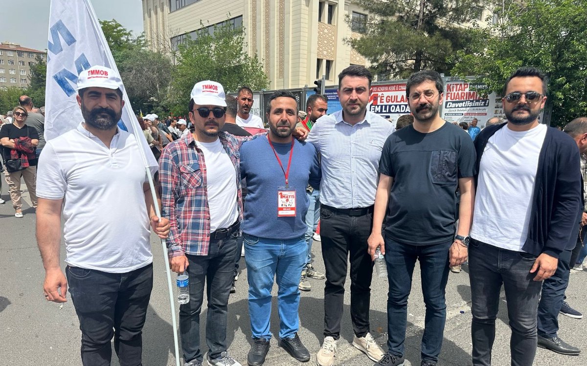 1 Mayıs Emek ve Dayanışma Mitingine TMMOB Amed İl Koordinasyon Kurulu olarak katılım sağladık .
Yaşasın 1 Mayıs !