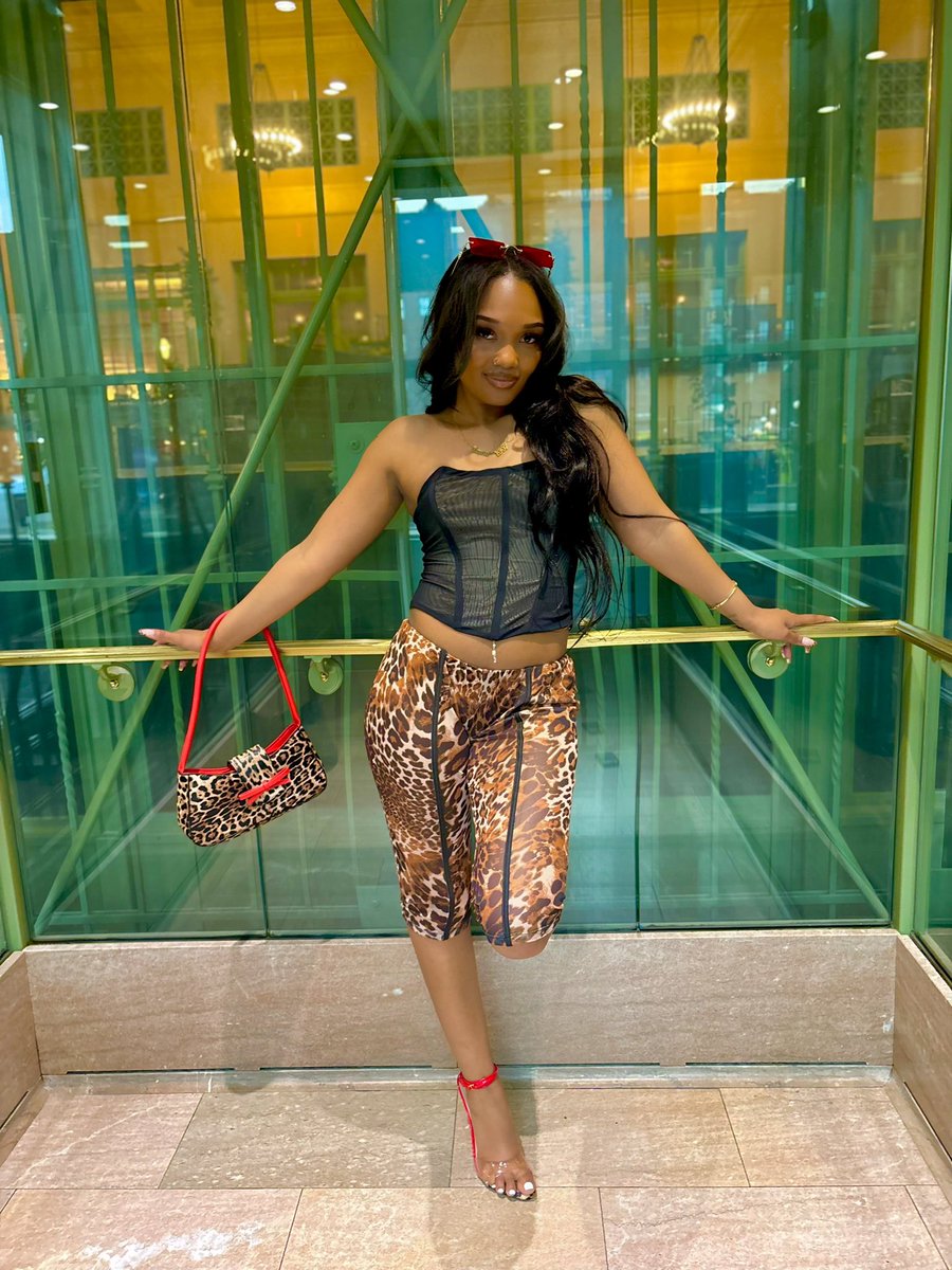 HolyBeautiful's tweet image. It’s always a blessing to make it to another year aging gracefully 🎂🎉♉️2️⃣8️⃣ #HappyBirthdaytome #taurusseason