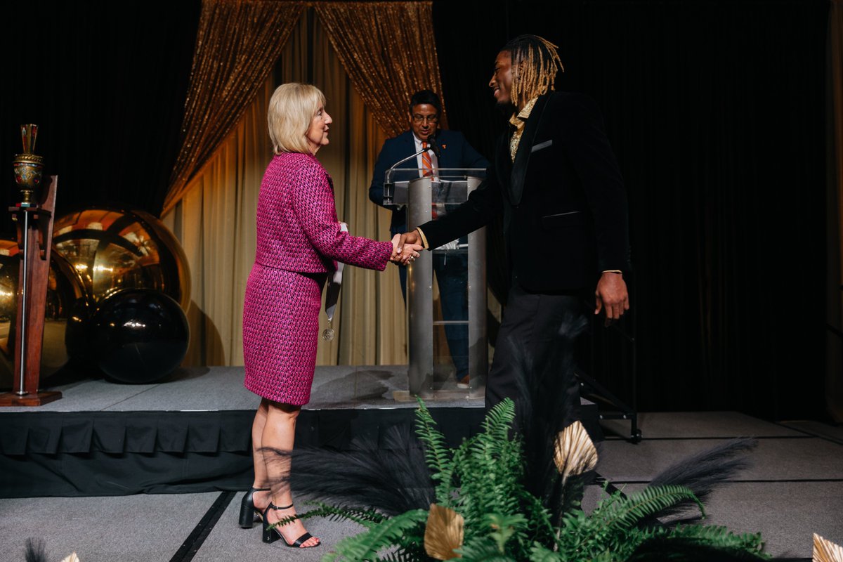 well-deserved recognition for our Ultimate Volunteer

Shack was formally awarded the Torchbearer at this week's Chancellors Honor's Banquet

read more → 1tn.co/4jxd3W9