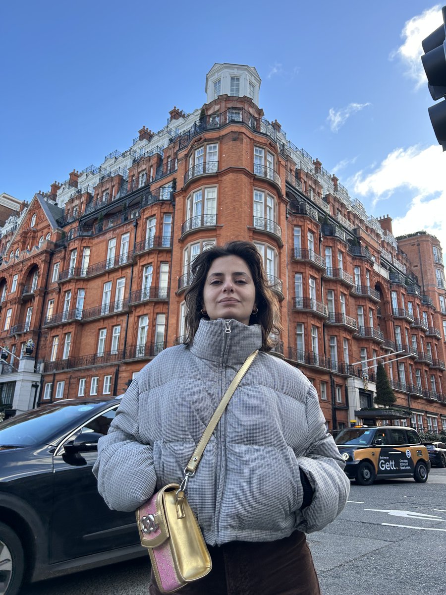 Belemir'den bir şiir Grunge Poetry'de: "Benim Ablam Çok".

Şiiri okumak için: grungepoetry.com/2025/05/01/ben…