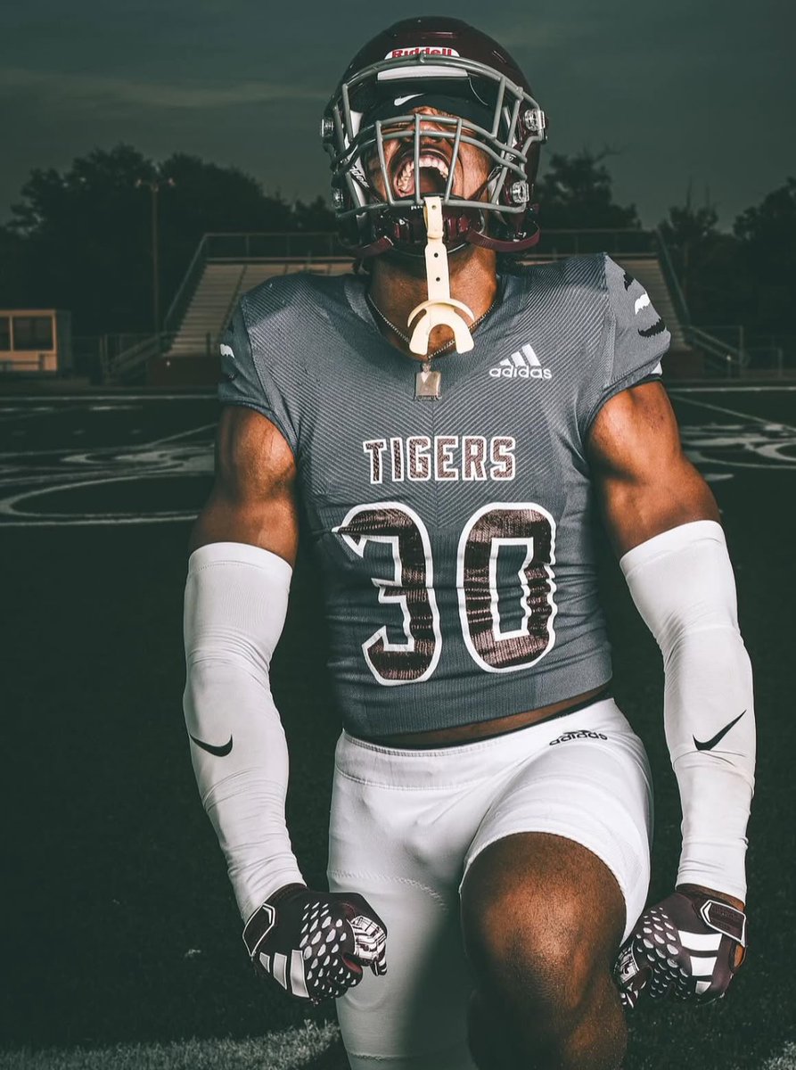 Jeremiah Jackson (@jeremiahjack56) on Twitter photo #AGTG After a great conversation with <a href="/oc7888/">Larry Williams Head Football Coach Coahoma CC</a> I’m blessed to receive an offer from coahoma community college <a href="/CoachLJack3/">LJ Jackson</a> <a href="/coachT_Young/">Teddy Young</a> <a href="/NoxubeeFB/">Noxubee County High School Football</a> #AGTG After a great conversation with <a href="/oc7888/">Larry Williams Head Football Coach Coahoma CC</a> I’m blessed to receive an offer from coahoma community college <a href="/CoachLJack3/">LJ Jackson</a> <a href="/coachT_Young/">Teddy Young</a> <a href="/NoxubeeFB/">Noxubee County High School Football</a>