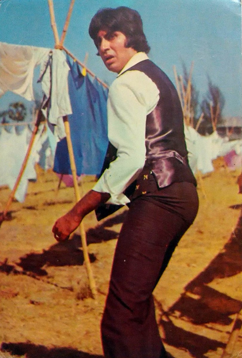 Amitabh Bachchan in this rare postcard photo. Can u guess this film?
#amitabhbachchan #guessthefilm #bollywoodflashback