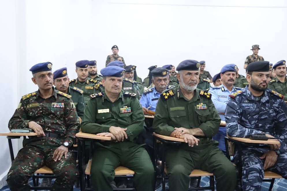 abufohaid7's tweet photo. الإعلام الأمني - مأرب 
وزير الداخلية اللواء الركن إبراهيم علي حيدان،  يقوم اليوم بزيارة تفقدية إلى مقر شرطة محافظة مأرب، التقى خلالها بقيادات فروع الوحدات الأمنية، ومدراء المناطق الأمنية، ومدراء أقسام الشرطة، ورؤساء فروع المصالح بالمحافظة.
#مأرب
#اليمن
#Marib
#Yamen https://t.co/GVSXmzHrw8