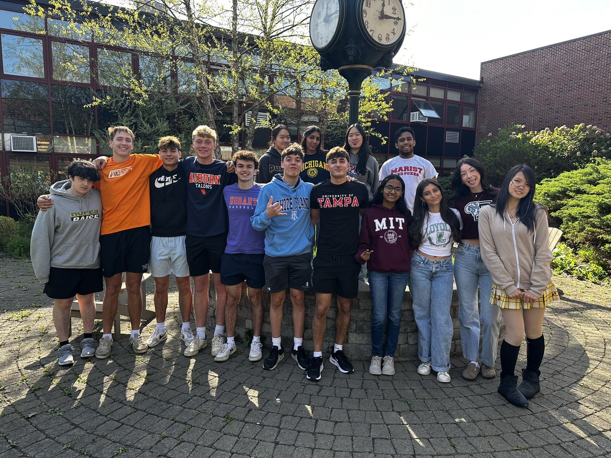 YHSDeGennaro's tweet photo. Another special day at YHS. College T-Shirt Day for the @YHSClassof2025. Congrats to our seniors and parents.🌽 #BrightFutures #ProcessCompleted @YHSNYGuidance @VGarretteYHS @CCriscioneYHS @GOLLISZJOHN @YorktownCSD https://t.co/4vDke5qF30
