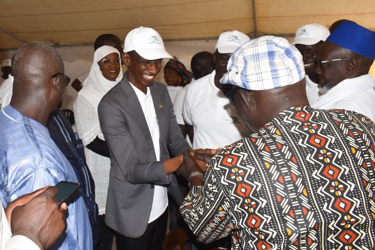 GTS_sn's tweet photo. 1er mai 2025 à GTS : Le DG Moctar Ba accueilli chaleureusement par ses collaborateurs.
#Mitta #Cfs #Senter #Ter #Seter #Dgtt #Cetud #Ageroute #Aftu #Ddd https://t.co/ZHfWvLC6D3