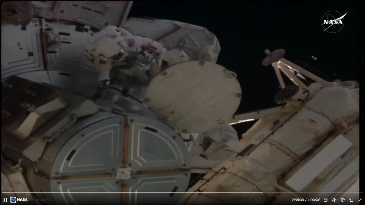 dcordovaok's tweet photo. En el #DiaDelTrabajador las astronautas @AstroAnnimal y @Astro_Ayers dan cuenta de eso, ahora mismo están realizando una caminata espacial de 6 horas para la instalación y despliegue de nuevos paneles solares #iROSA en la Estación Espacial Internacional #ISS #Crew10 #Expedition73 https://t.co/sBy1LgynVI