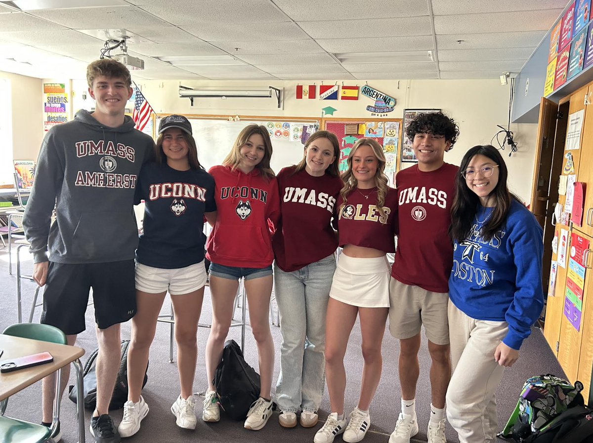 NipmucRegional's tweet image. Thank you to the parent volunteers that have been behind the scenes preparing &quot;senior surprises&quot; for our Class of 2025.  Today was the first surprise.... a Donut on Decision Day.  Congratulations to all of our seniors on National College and Career Decision Day!  #nipmucpride