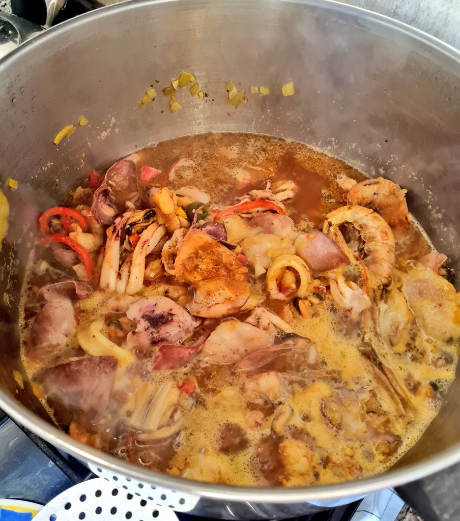 Hoy se almuerza fuerte y rico por nuestro día. Cocina by <a href="/SebasGlibota/">Sebastián Glibota</a>