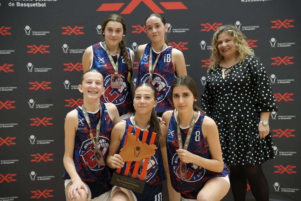 VilafrancaAj's tweet image. 🏀Avui al Pavelló Nou de la Gamba han tingut lloc les finals del Campionat de Catalunya de Bàsquet 3x3 amb motiu de #VilafrancadelPenedès Ciutat del Bàsquet Català 2025.
🏆Lliurament de trofeus amb les regidores @gemmaromeu i @monarfe.
#capitaldelvi