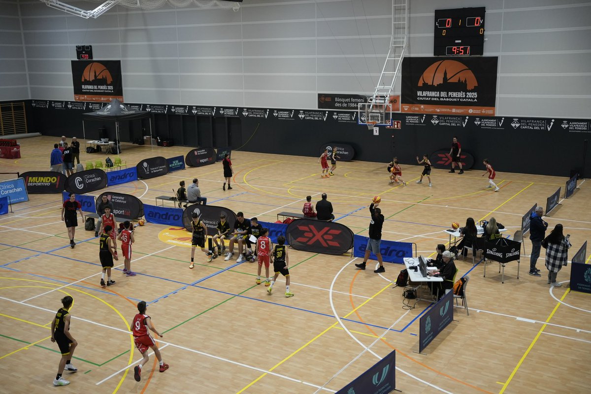 VilafrancaAj's tweet image. 🏀Avui al Pavelló Nou de la Gamba han tingut lloc les finals del Campionat de Catalunya de Bàsquet 3x3 amb motiu de #VilafrancadelPenedès Ciutat del Bàsquet Català 2025.
🏆Lliurament de trofeus amb les regidores @gemmaromeu i @monarfe.
#capitaldelvi