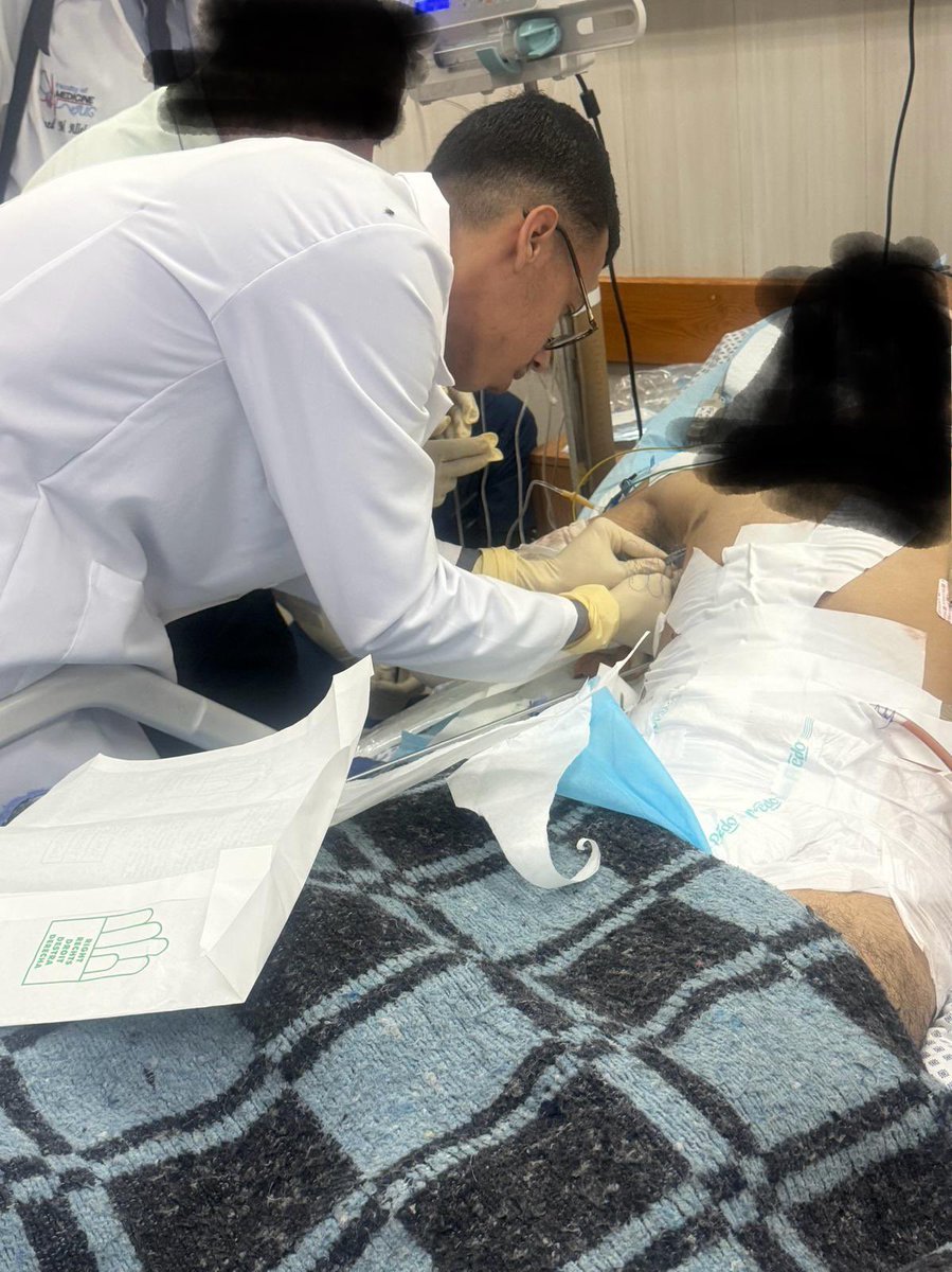 Asem_Mzyed's tweet photo. المشرف : اتفرجوا كيف دركب chest tube لأنكم سنة رابعة بنفعش تركبوه ...
أنا : دكتور أنا بركبه لحالي بدون مساعدتك 💁
In my 4th year : 
Chest tube✅
NG tube ✅ https://t.co/uOzgqxWXai