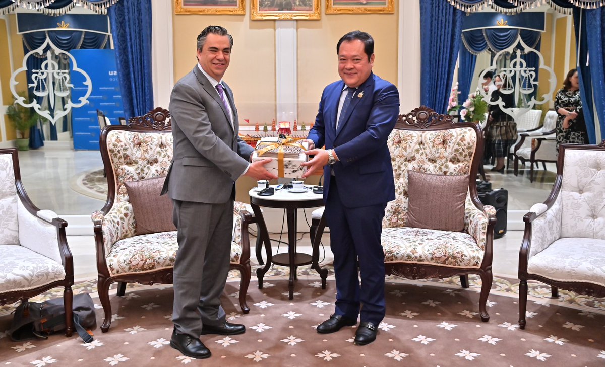 VoiceTVOfficial's tweet image. รัฐมนตรีว่าการกระทรวงยุติธรรม ให้การต้อนรับผู้แทนโครงการความยุติธรรมโลก World Justice Project (WJP) เข้าพบและหารือกับรัฐมนตรีว่าการกระทรวงยุติธรรม
voicetv.co.th/read/hqLtrrSbI
#ทวีสอดส่อง #กระทรวงยุติธรรม #WorldJusticeProject #Voice