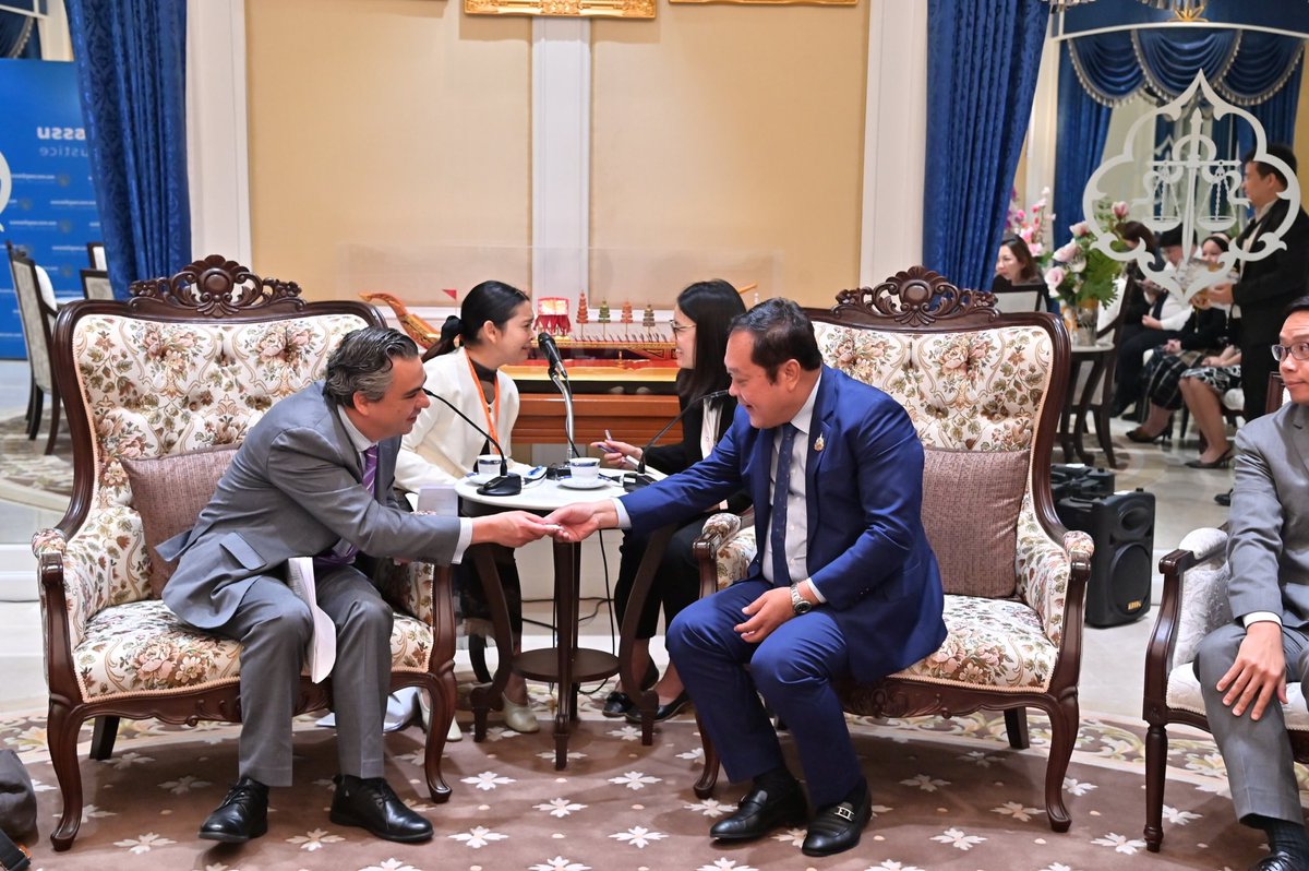 VoiceTVOfficial's tweet image. รัฐมนตรีว่าการกระทรวงยุติธรรม ให้การต้อนรับผู้แทนโครงการความยุติธรรมโลก World Justice Project (WJP) เข้าพบและหารือกับรัฐมนตรีว่าการกระทรวงยุติธรรม
voicetv.co.th/read/hqLtrrSbI
#ทวีสอดส่อง #กระทรวงยุติธรรม #WorldJusticeProject #Voice