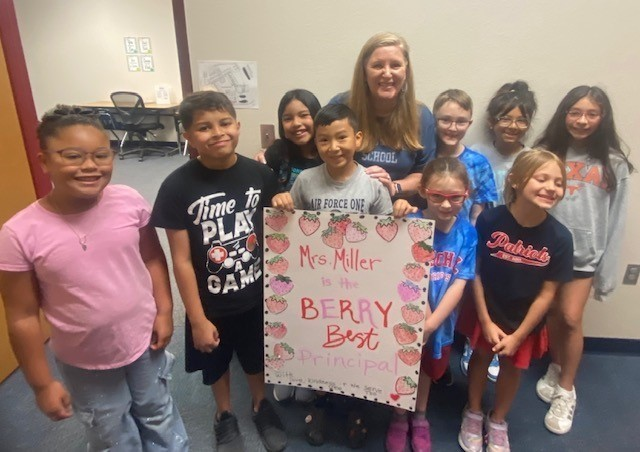 PaschalPatriots's tweet photo. Weβre not exaggerating when we say we have the BEST principal! π Allison Miller leads Paschal with unmatched expertise, heart, and dedication. Weβre so lucky to have her guiding our Paschal Patriot family. Happy Principal Appreciation Day! πΎ #ThankYouPrincipal #PaschalPride https://t.co/Tck7p8PNsm