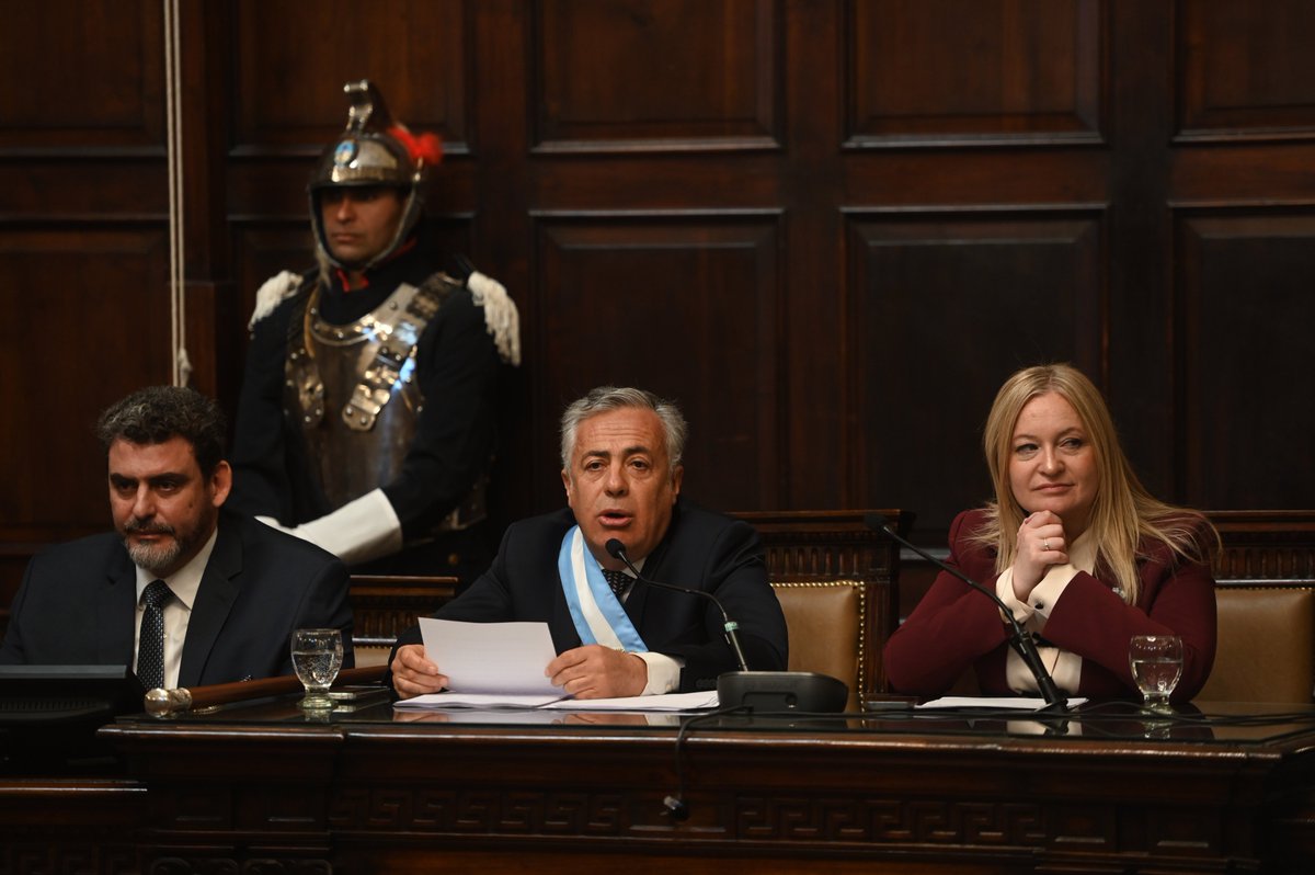 A su vez, con la reorganización del control de los prestadores de agua potable y saneamiento y la incorporación de Maipú, Luján de Cuyo y Tupungato como subejecutores del Fondo del Resarcimiento -por ser también operadores del servicio de agua potable y saneamiento- estamos