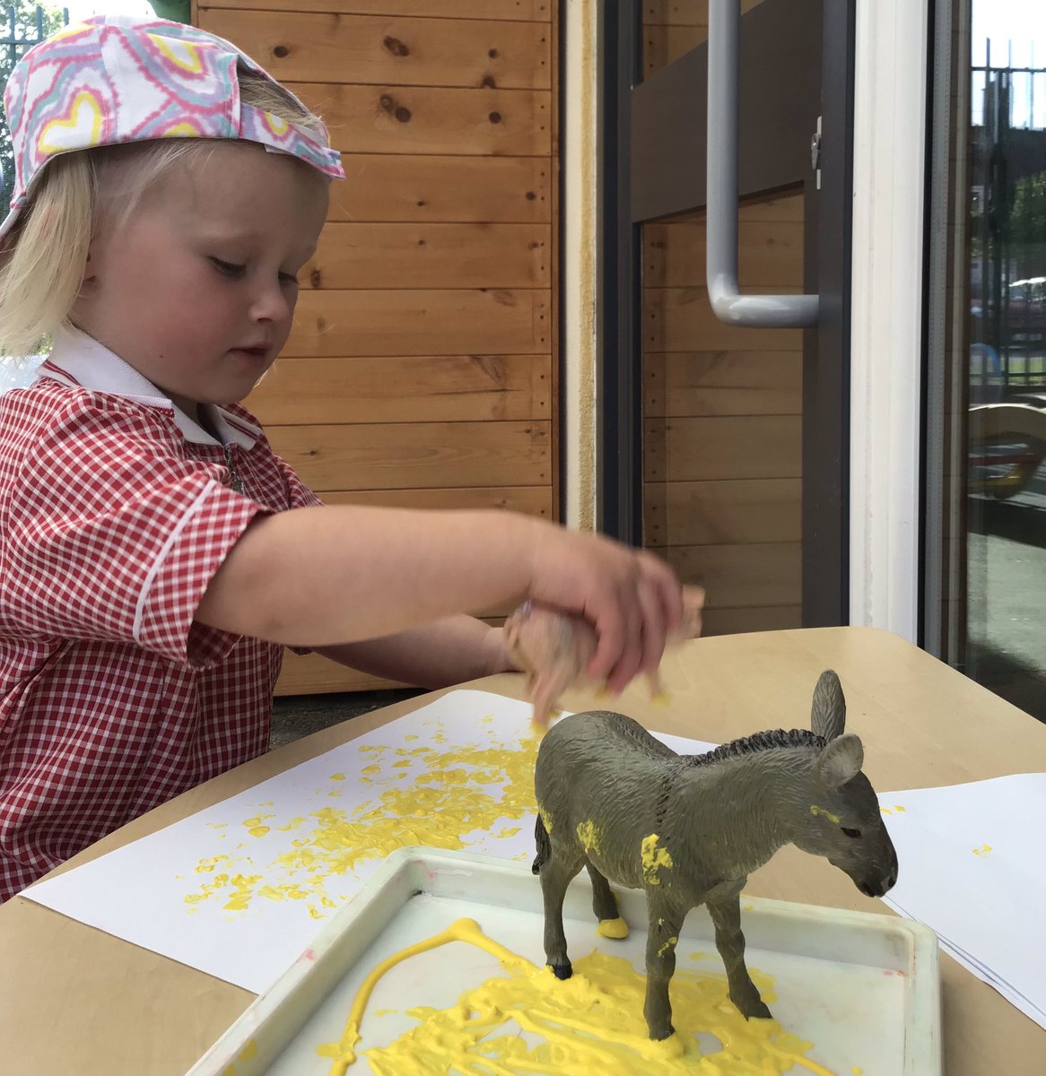 AthertonStG's tweet image. Seeedlings topic this term is Down at the Farm.
We definitely made the most of this glorious weather.
#counting #animals #sorting #groups #printing #playdough #pigs #ducks #water #cool #refreshing #EYFS #creatingabetterfuture #thewingsway