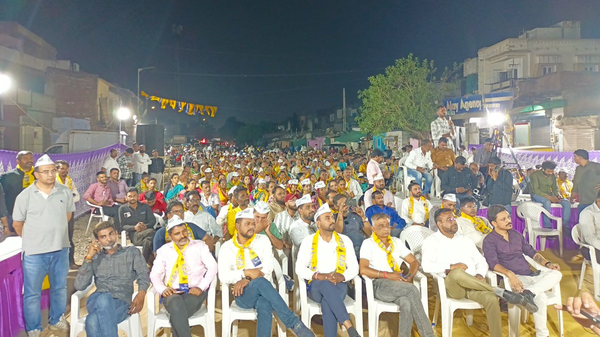 Chaitar_Vasava's tweet photo. कब तक उम्मीदों के दिए जलाएं बैठोगे,
अब तो मशाल बनकर लड़ जाओ अंधेरे से
परिवर्तन की यह ज्वाला पूरे गुजरात मे नए उदय का प्रतीक बन चुकी है।
#ગુજરાત_માંગે_પરિવર્તન https://t.co/vSwdmyZFT2