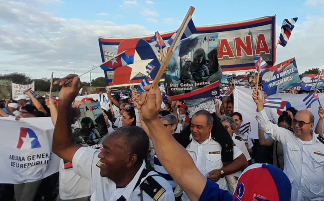jefeaduanacuba's tweet photo. En la #AduanadeCuba 
NO SE RINDE NADIE!!!!!
Muestras en todas las unidades de reafirmación y compromiso, con una #JuventudAduanera al frente que dice #CubaVencerá 
Seguiremos en la primera trinchera garantizando la independencia y soberanía
CUMPLIMOS Y SEGUIMOS!
#OrgulloAduanero https://t.co/XALIY5KEgI