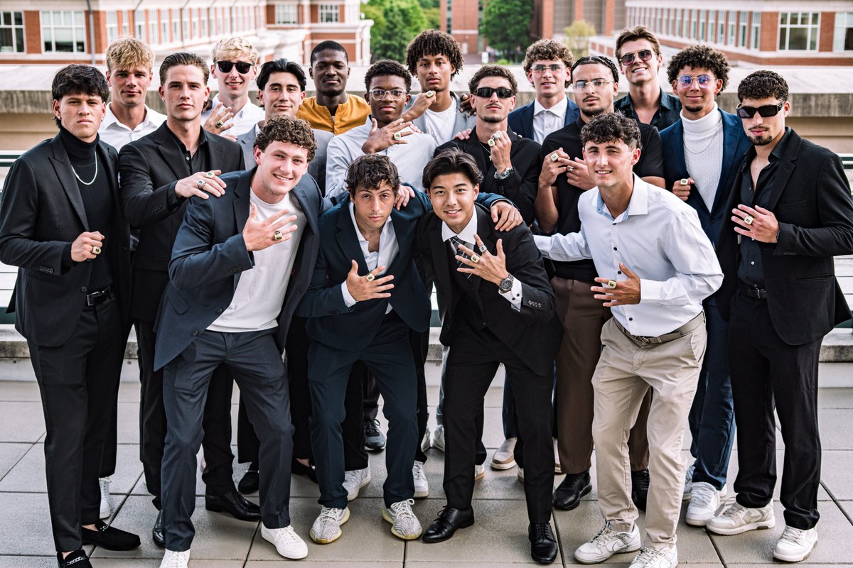 CharlotteMSoc's tweet image. 𝐓𝐡𝐞 𝐂𝐡𝐚𝐦𝐩𝐬 💍
Forever champions, the 2024 Boys in Green. 🤙
#GoldStandard ⛏️