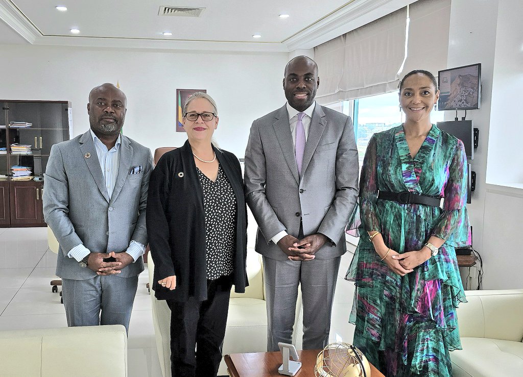 Rencontre fructueuse avec le Ministre de l’Économie sur les défis du #FinancementDuDéveloppement.
Le #Gabon prépare activement le #FfD4 à Séville : stratégie de mobilisation des ressources, gouvernance rigoureuse, finance climatique et investissements dans la jeunesse à l’agenda.