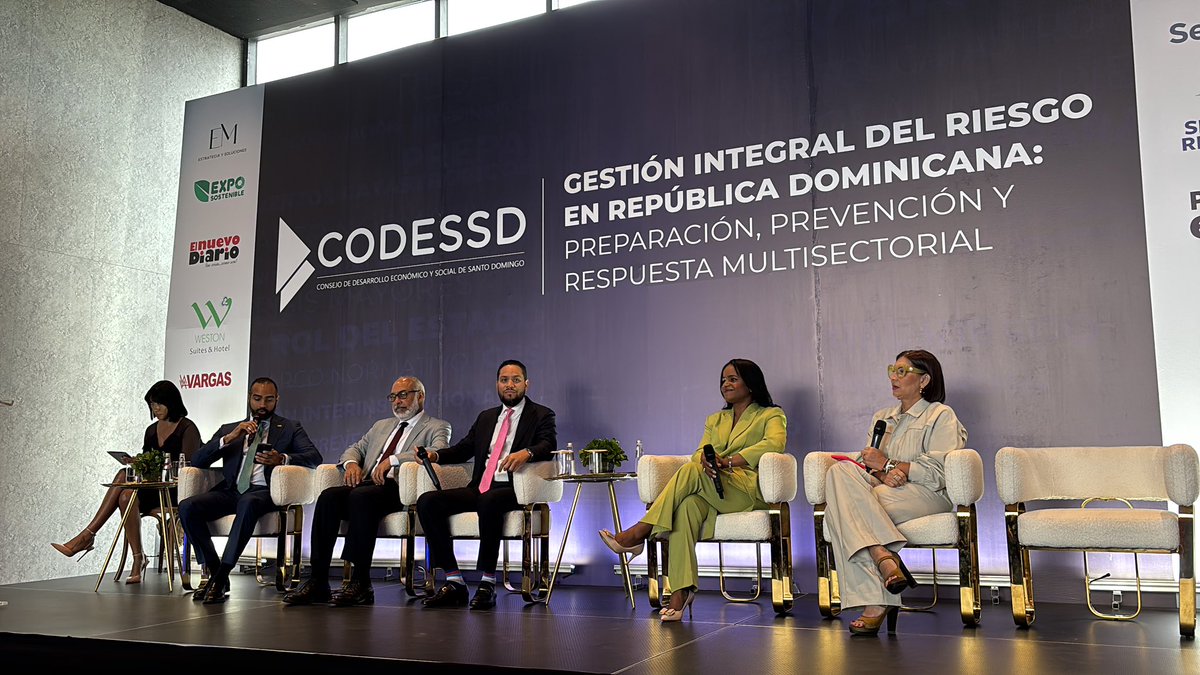 Un panel de ⭐️ conocer los retos que tienen los medios de comunicación durante la cobertura en momentos de crisis. Este panel se debería de exportar a aulas universitarias <a href="/codessd/">codessd</a> <a href="/MaldonadoPersio/">Persio Maldonado S.</a> <a href="/MillizenUribe/">Millizen Uribe</a> <a href="/JaimeRinconRD/">Jaime Rincón</a>