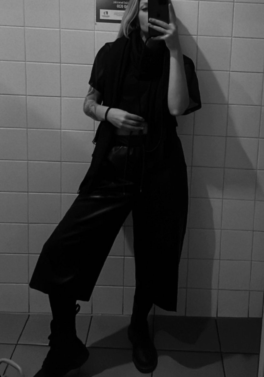 TechGoddesjay's tweet image. Welche elendige Kontofotze hat Lust mich an ihr bedienen zu lassen? 👅🫰🏻😈

#findom