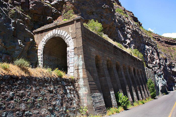 alegriagonzaa's tweet photo. 🚨#CajónDelMaipo Bomberos de la 2ª Compañía de San José de Maipo acudieron a un llamado tras el túnel Tinoco:
una mujer resultó con un golpe en la cabeza producto de la caída de una roca.
Via Cajón de Maipo al dia.
@cleivamoris @andrea_matus_a @reddeemergencia https://t.co/YhtIC4TlZ7