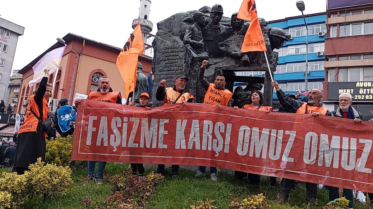 Zonguldak 1 Mayısından haykırdık: Faşizme karşı omuz omuza!

#1Mayıs #Taksim #TaksimeÖzgürlük